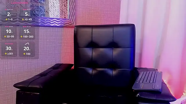 miahills__ live cam on StripChat
