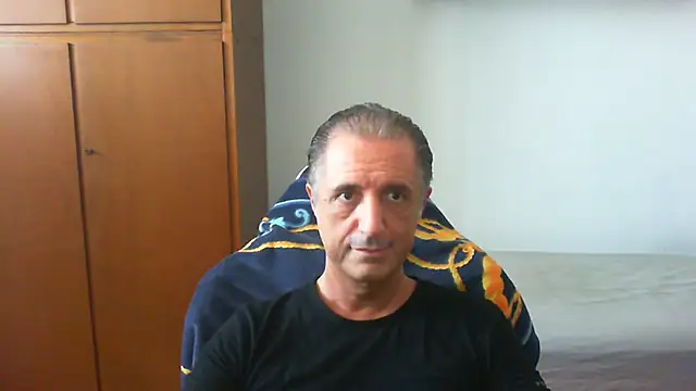 lliuk70mi live cam on StripChat