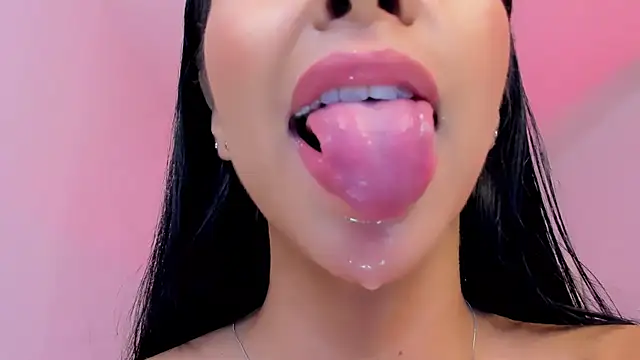 sophierooy22 live cam on StripChat