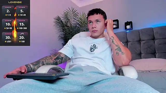 Thomas_moon live cam on StripChat