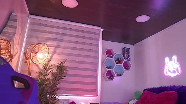 Rebecah_1 live cam on StripChat