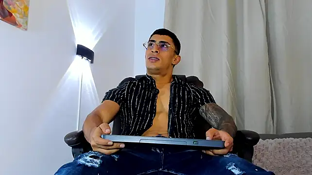 Mr_adrian live cam on StripChat