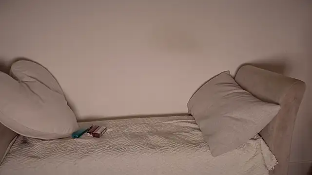 Petite36 live cam on StripChat