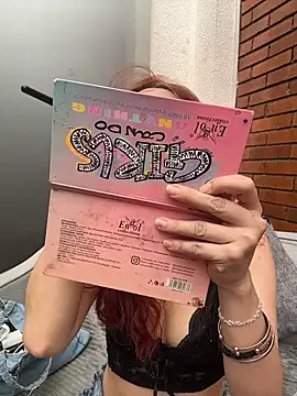 elodie_rouge live cam on StripChat