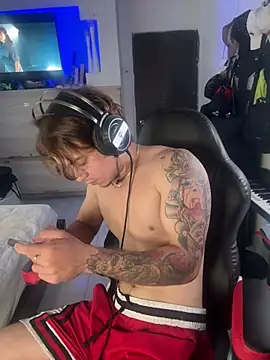 AngelLatinBoy live cam on StripChat