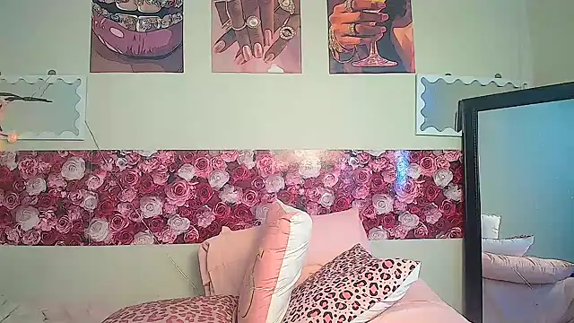 EnchantingLisa live cam on StripChat