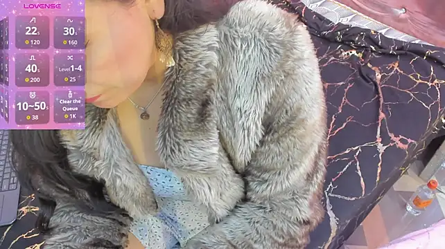 Elizabeth_bennett live cam on StripChat