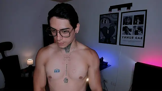 Simon_cortes live cam on StripChat