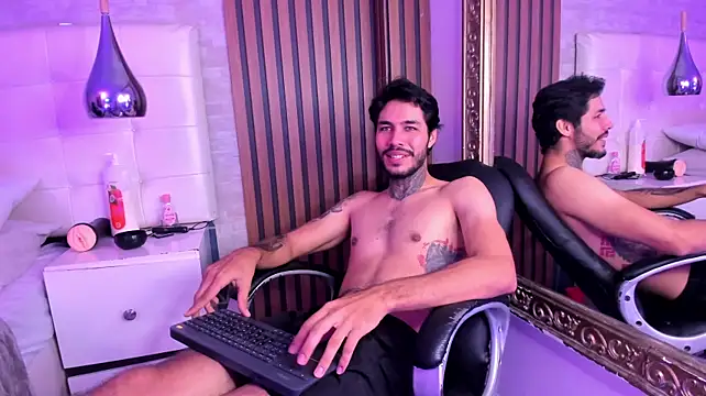 JacksonGreenn live cam on StripChat