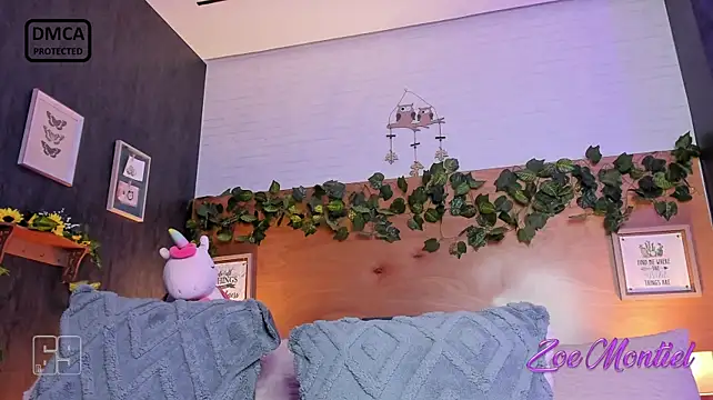 ZoeMontiel live cam on StripChat