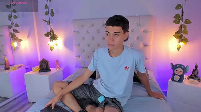 Trevor_Spencer live cam on StripChat