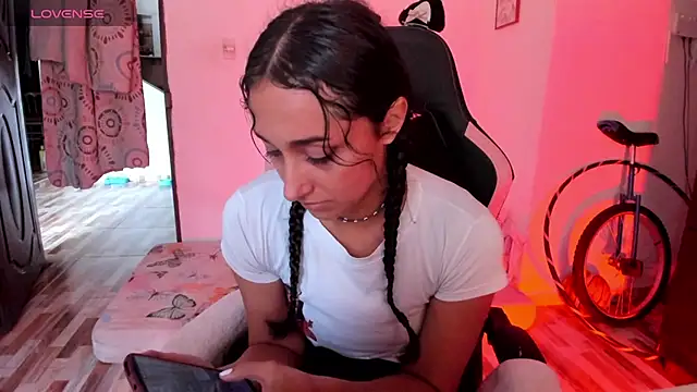 adrena_10 live cam on StripChat
