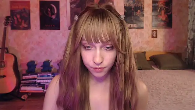 Friendly_Ellie live cam on StripChat