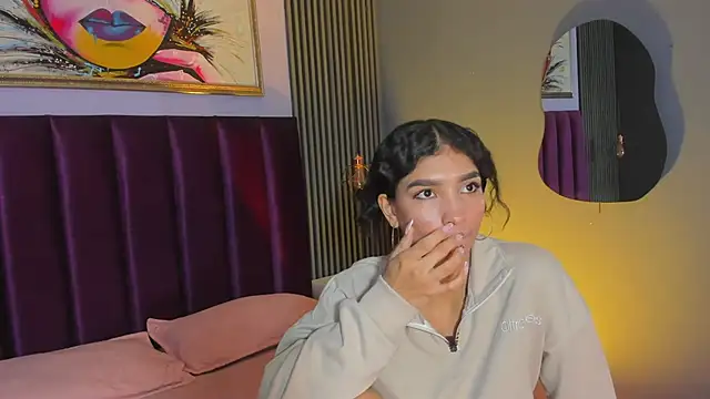 LauraAristizabal live cam on StripChat
