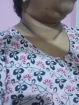 ravina_patil1 (F milf) - Kissing your lips