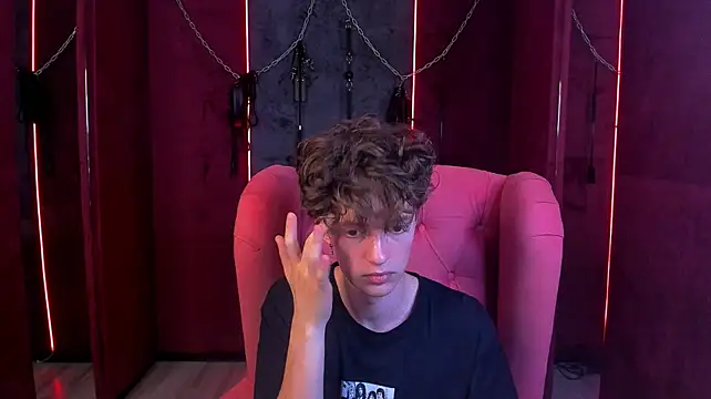 LukeSweet live cam on StripChat