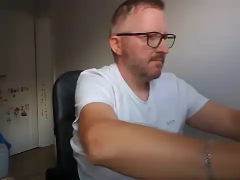Excalibur82 live cam on StripChat