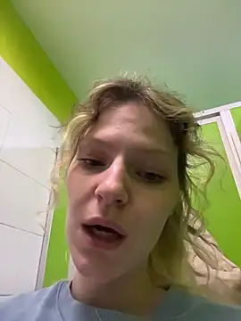 maryhiggins (F young) - Playing with a dildo