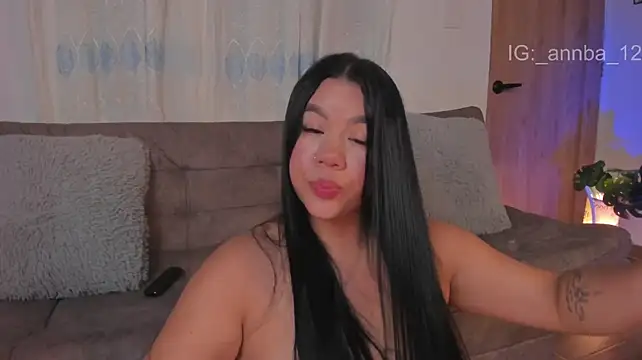 annie_barozzi live cam on StripChat