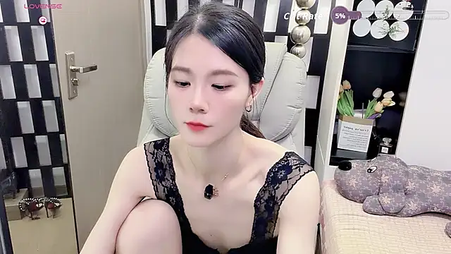Yueyue-MM live cam on StripChat