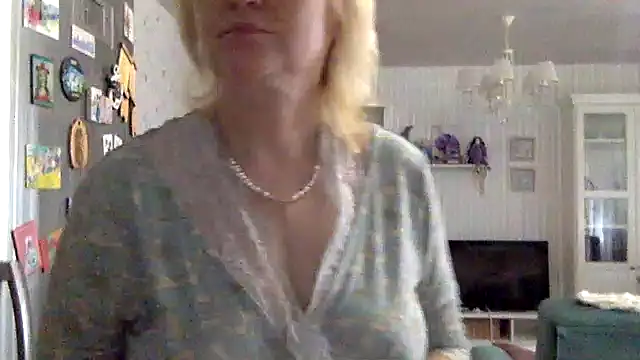 Zeyona live cam on StripChat