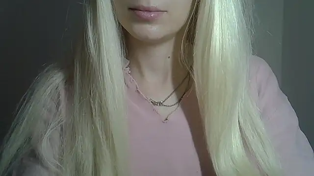 ViraVrema live cam on StripChat