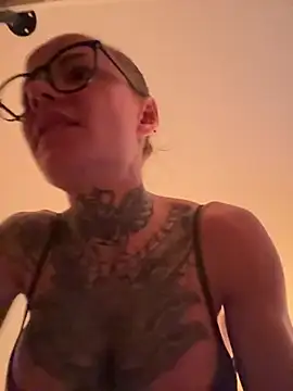 SkinnyLilly 👮 free webcam