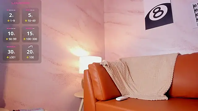 Adalyn_Cute live cam on StripChat