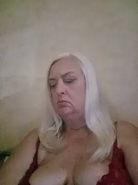 Julia20X live cam on StripChat