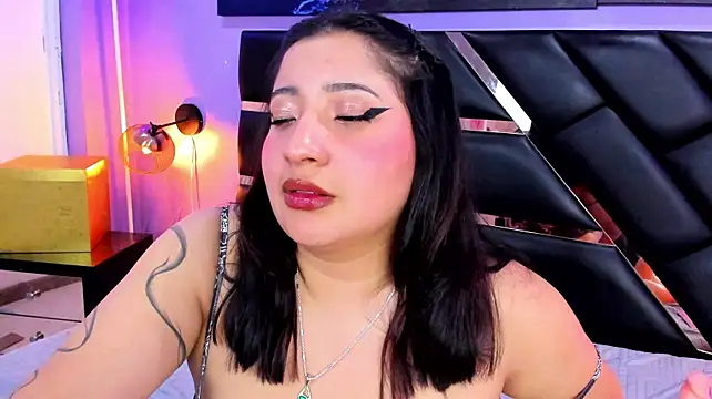 Emma_monserrat live cam on StripChat