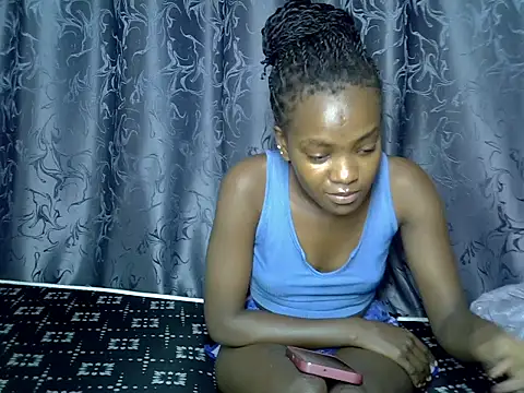 Lynne_pretty4 live cam on StripChat