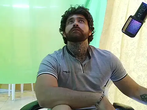 aronmiller404 live cam on StripChat