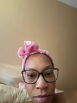 caramelkissss live cam on StripChat