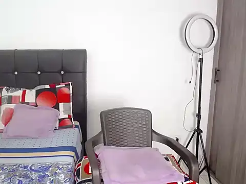 FireHots18 live cam on StripChat