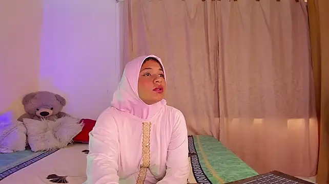 ShairaMassu live cam on StripChat