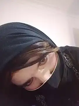 Banouti_23 live cam on StripChat