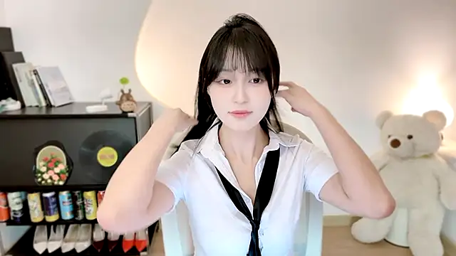 Onechestnut live cam on StripChat