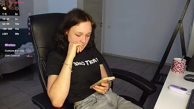Chloe_Bannet live cam on StripChat