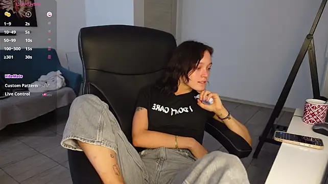 Chloe_Bannet live cam on StripChat