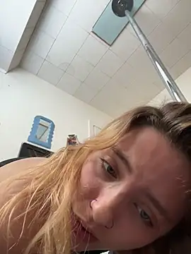 Kehlaniluvsyou69 live cam on StripChat