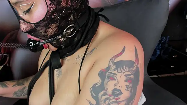 miss_danika webcam