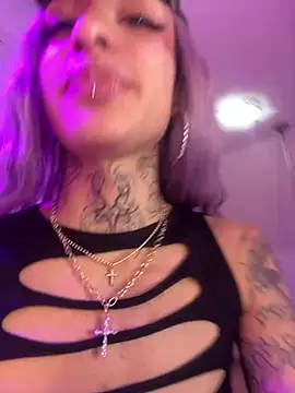 MadisonWood01 live cam on StripChat