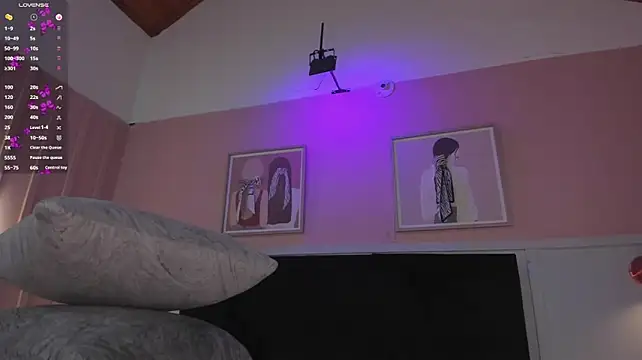 elodie_walker live cam on StripChat