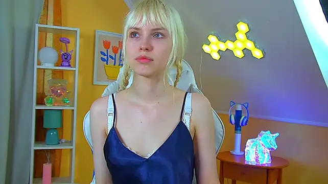 HannahHollis live cam on StripChat