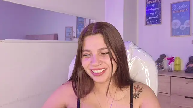 bluee_hazell live cam on StripChat