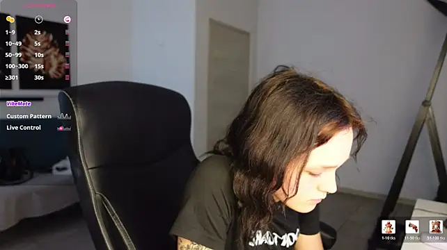 Chloe_Bannet live cam on StripChat