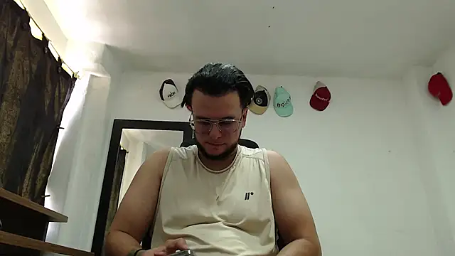 cloudsxxx live cam on StripChat
