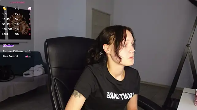 Chloe_Bannet live cam on StripChat
