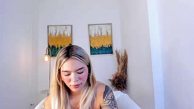 Adria_ross live cam on StripChat