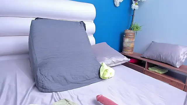 letty_straus live cam on StripChat